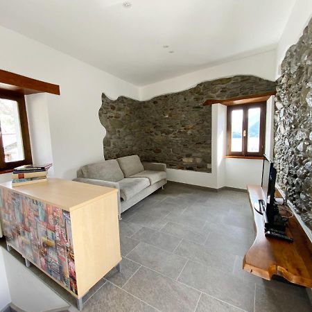 Independent Stone House with Lake View Musso Buitenkant foto