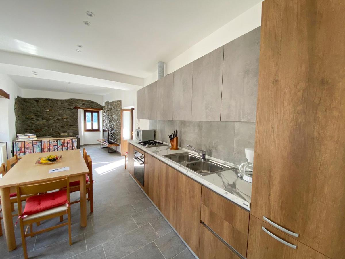 Independent Stone House with Lake View Musso Buitenkant foto