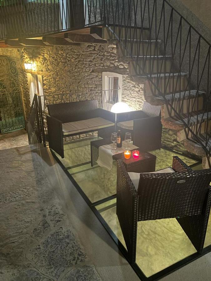Independent Stone House with Lake View Musso Buitenkant foto
