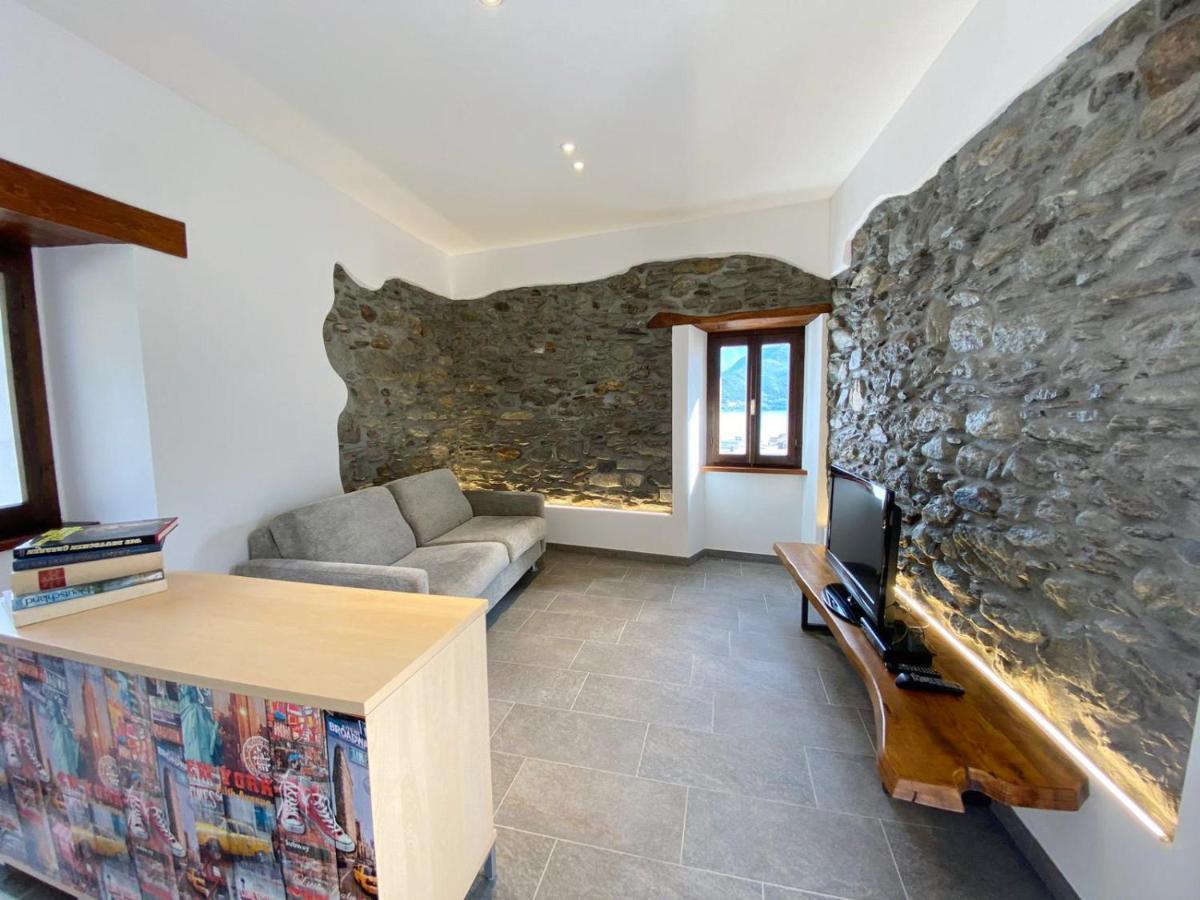 Independent Stone House with Lake View Musso Buitenkant foto