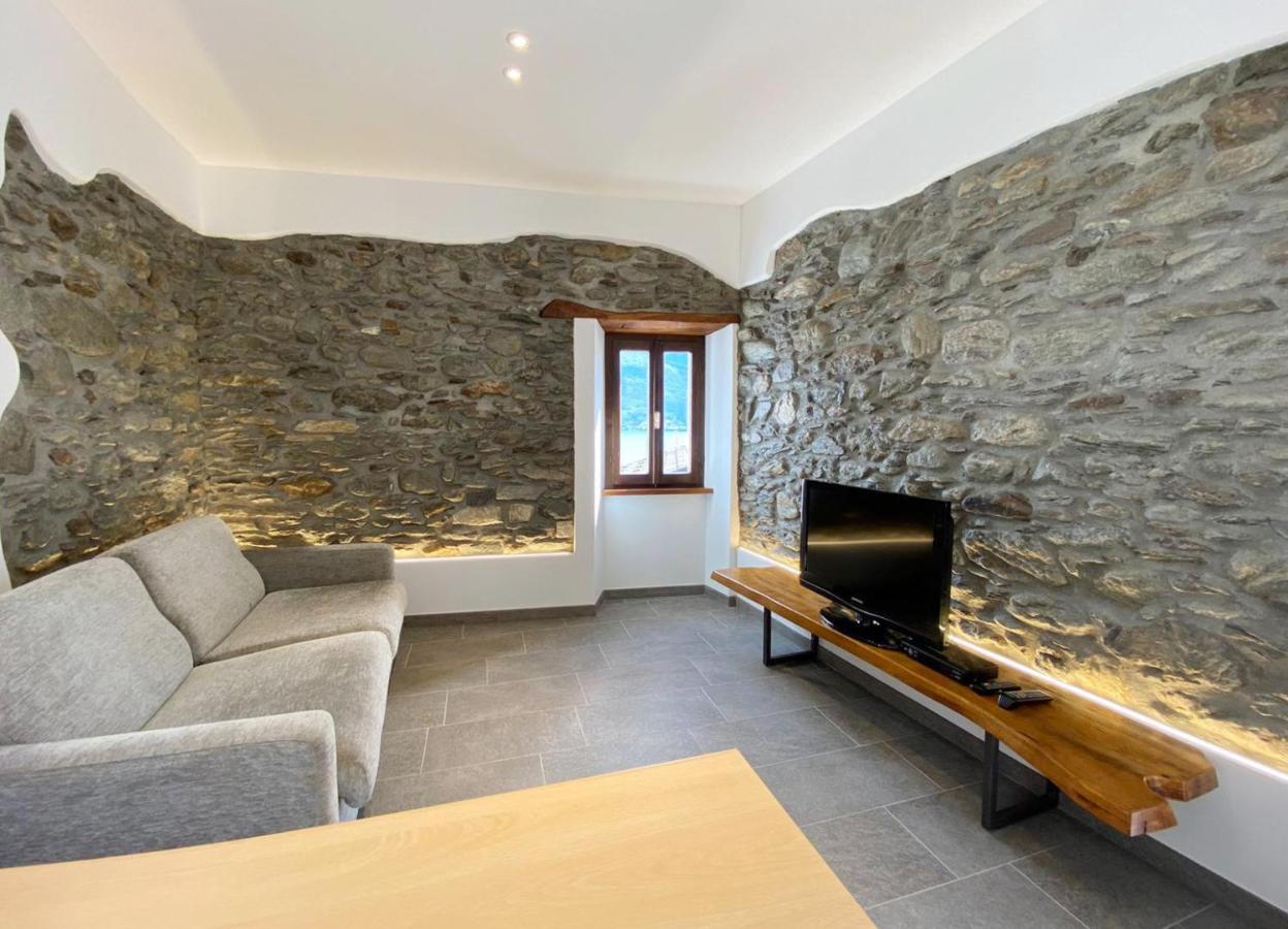 Independent Stone House with Lake View Musso Buitenkant foto